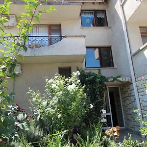 https://villa-sarafovo.burgashotels.net